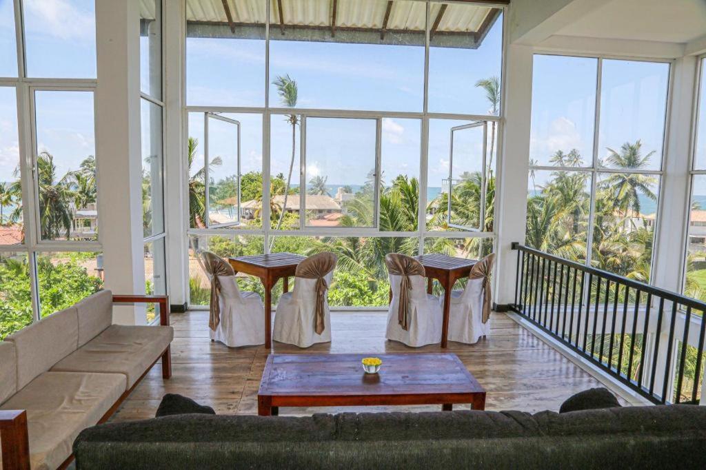 Sea Cloud Dalawella Hotel Унаватуна Екстериор снимка